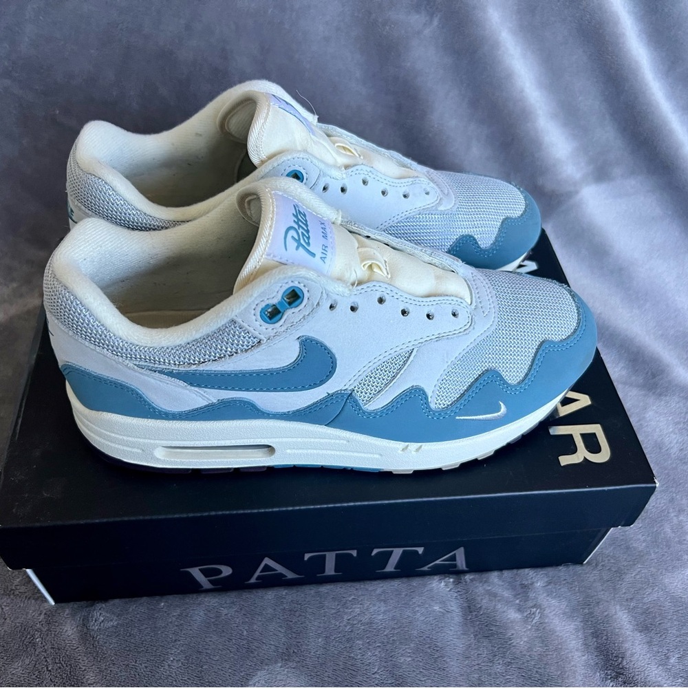 Nike Air Max Patta Aqua Noise size 7.5M/9W. Includes shoelaces x2 and Bracelet.